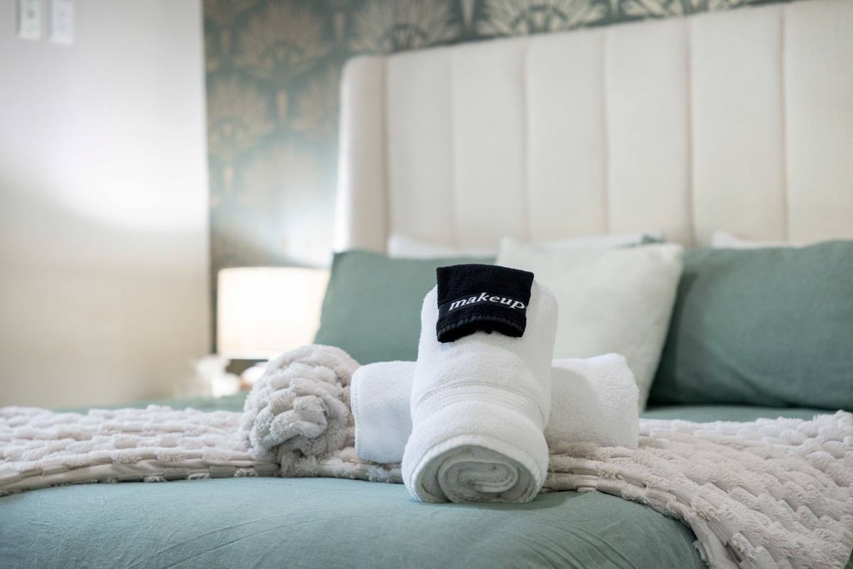 King Bedroom Green 5