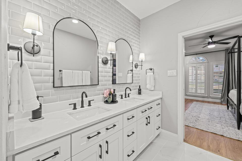 Master Bathroom - Master Bathroom 1