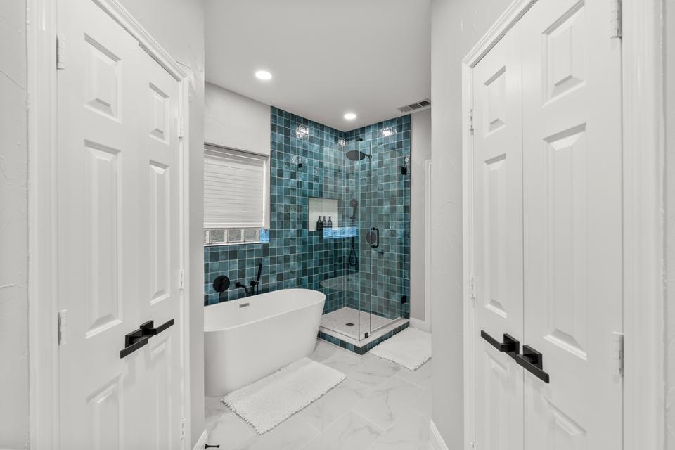Master Bathroom - Master Bathroom 3