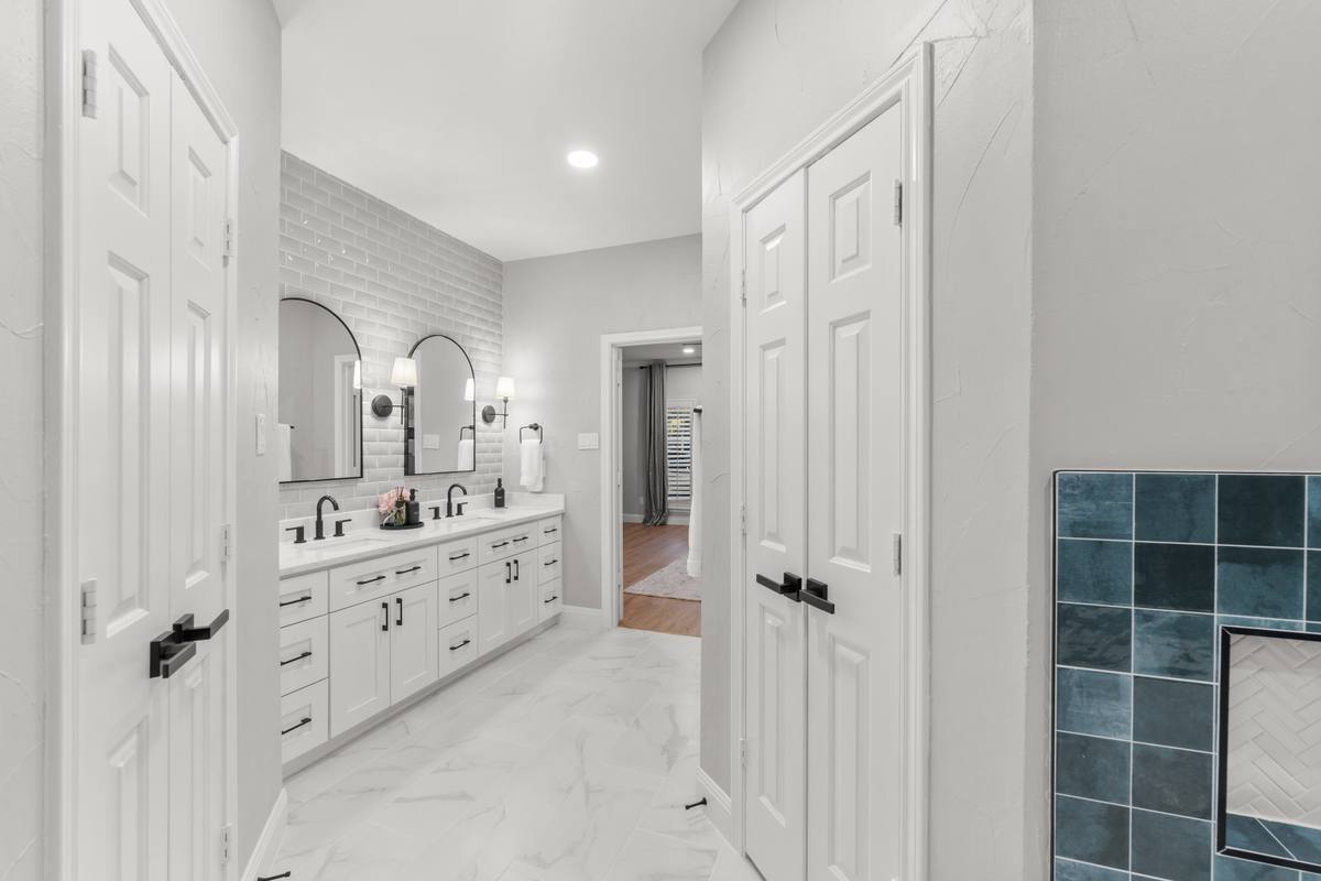 Master Bathroom 4